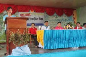 Josibel shares how her life is transformed because of the Pantawid Pamilyang Pilipino Program, as DSWD Sec. Corazon Juliano-Soliman (in pink shirt) listens.