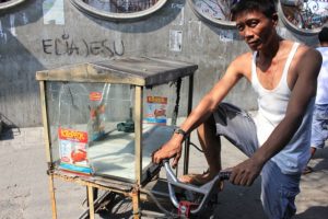 Mang Nik sells popcorn on weekends and after his work at the construction site.